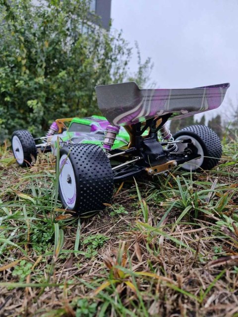 Samochód zdalnie sterowny terenowy wyczynowy WLToys 104002 1:10 4WD 2,4Ghz Samochód zdalnie sterowny terenowy wyczynowy WLToys 104002 1:10 4WD 2,4Ghz